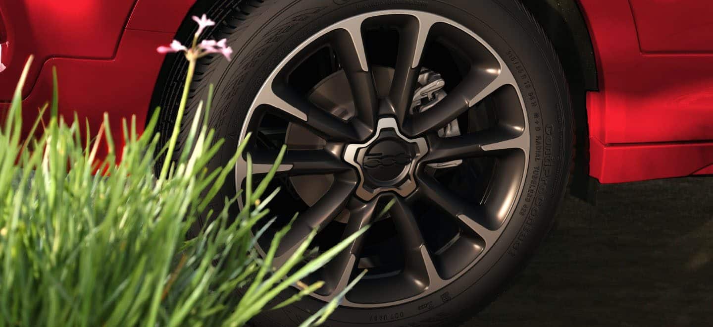 Display A close-up of the wheel and tire on the 2023 Fiat 500X Sport.