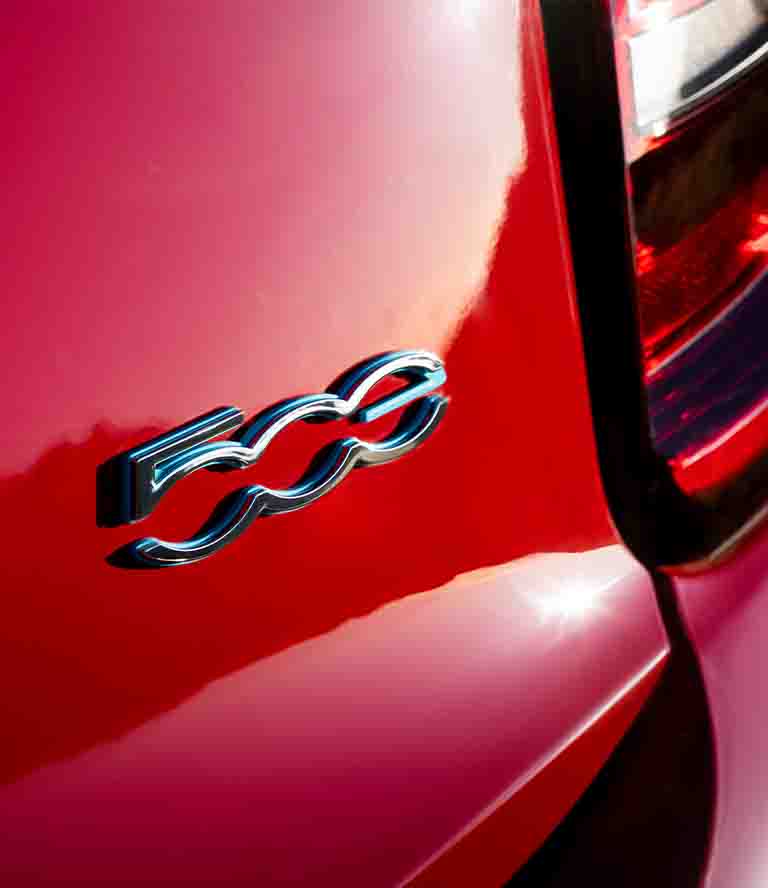 A close-up of the 500e badge on the liftgate on a 2024 Fiat 500e.